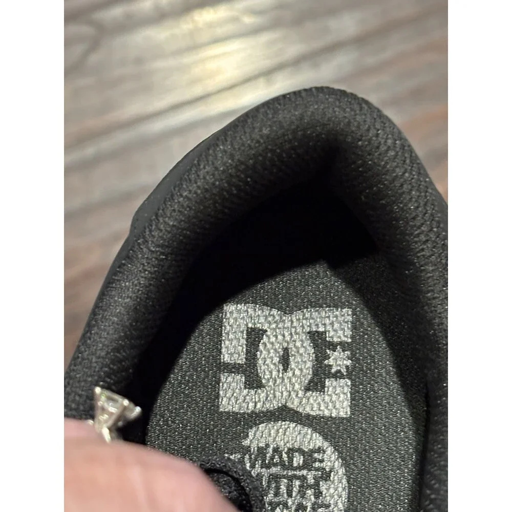 New DC Striker Black Mens Shoes ADYS100624 Size 13 Skateboarding